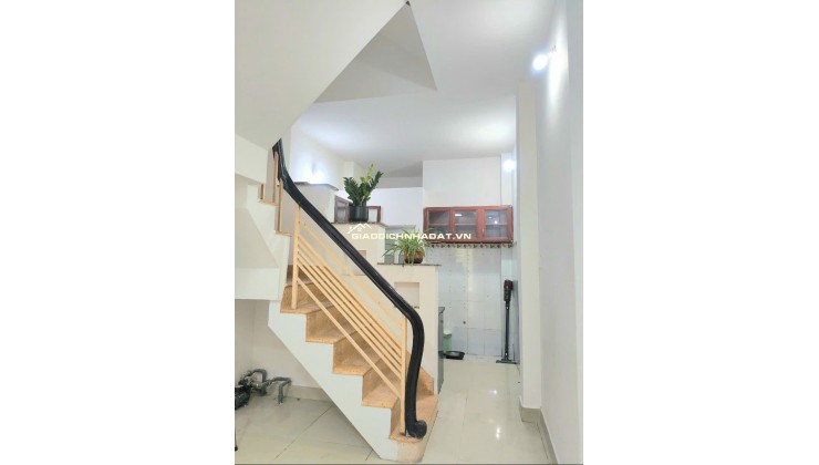 Nhà giá rẻ Nở hậu SHR 4 tầng 31m2 – Võ Văn Kiệt Quận 1 SS